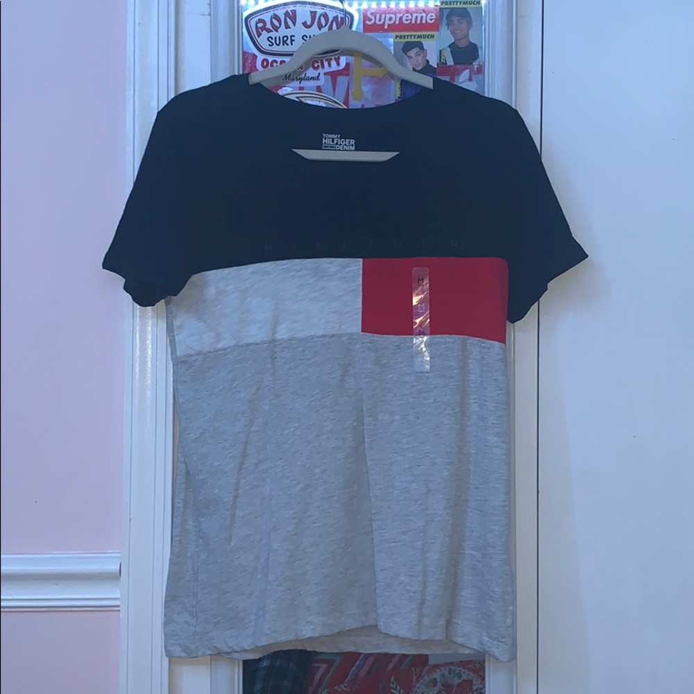 Women’s Medium Tommy Hilfiger T-Shirt